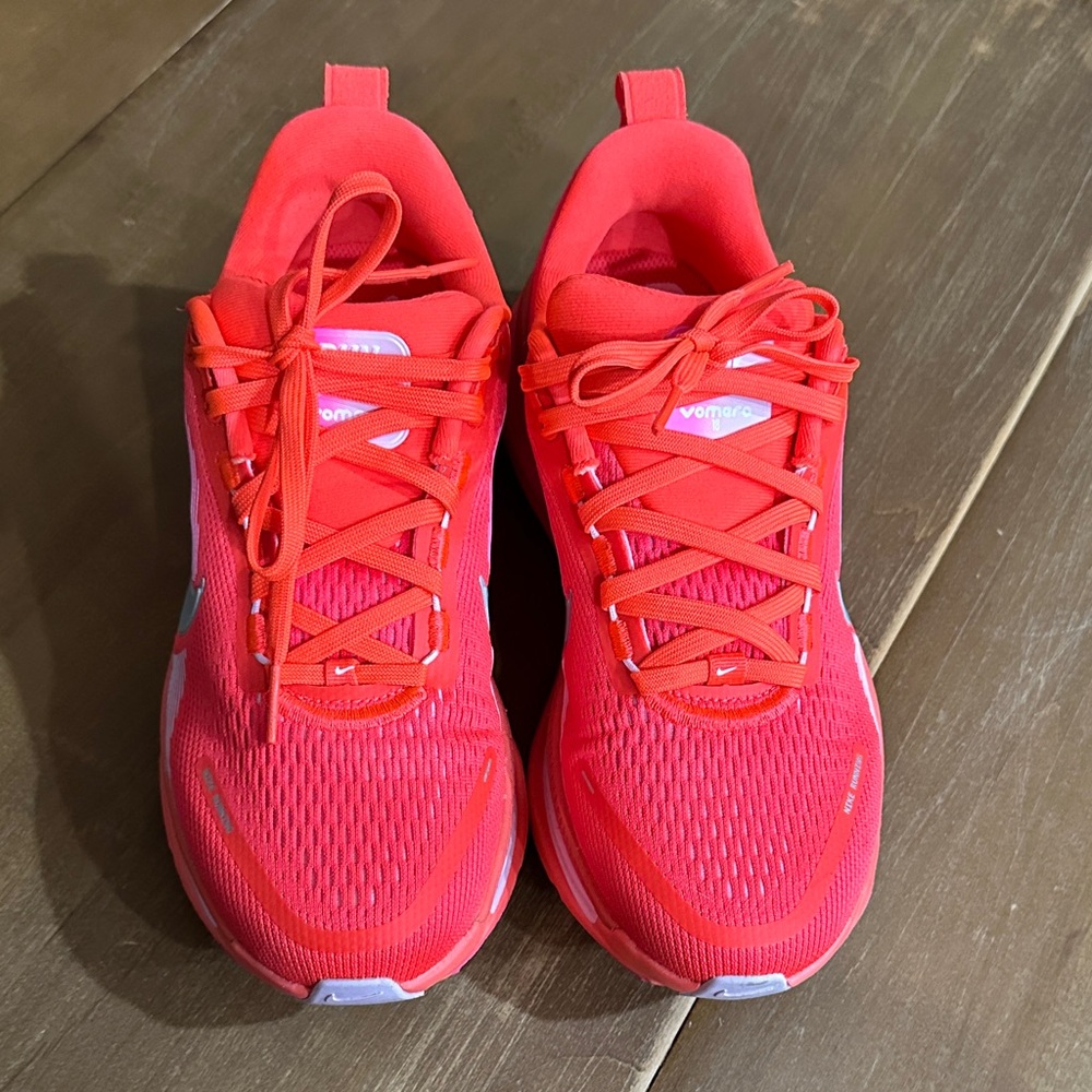 Like New Nike Vomero Running Shoes Women’s Size 7.5